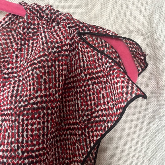 Red and black summer blouse - Picture 2 of 3